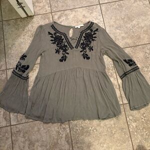 ANDREE BY UNIT Green Blouse with Black Embroidery